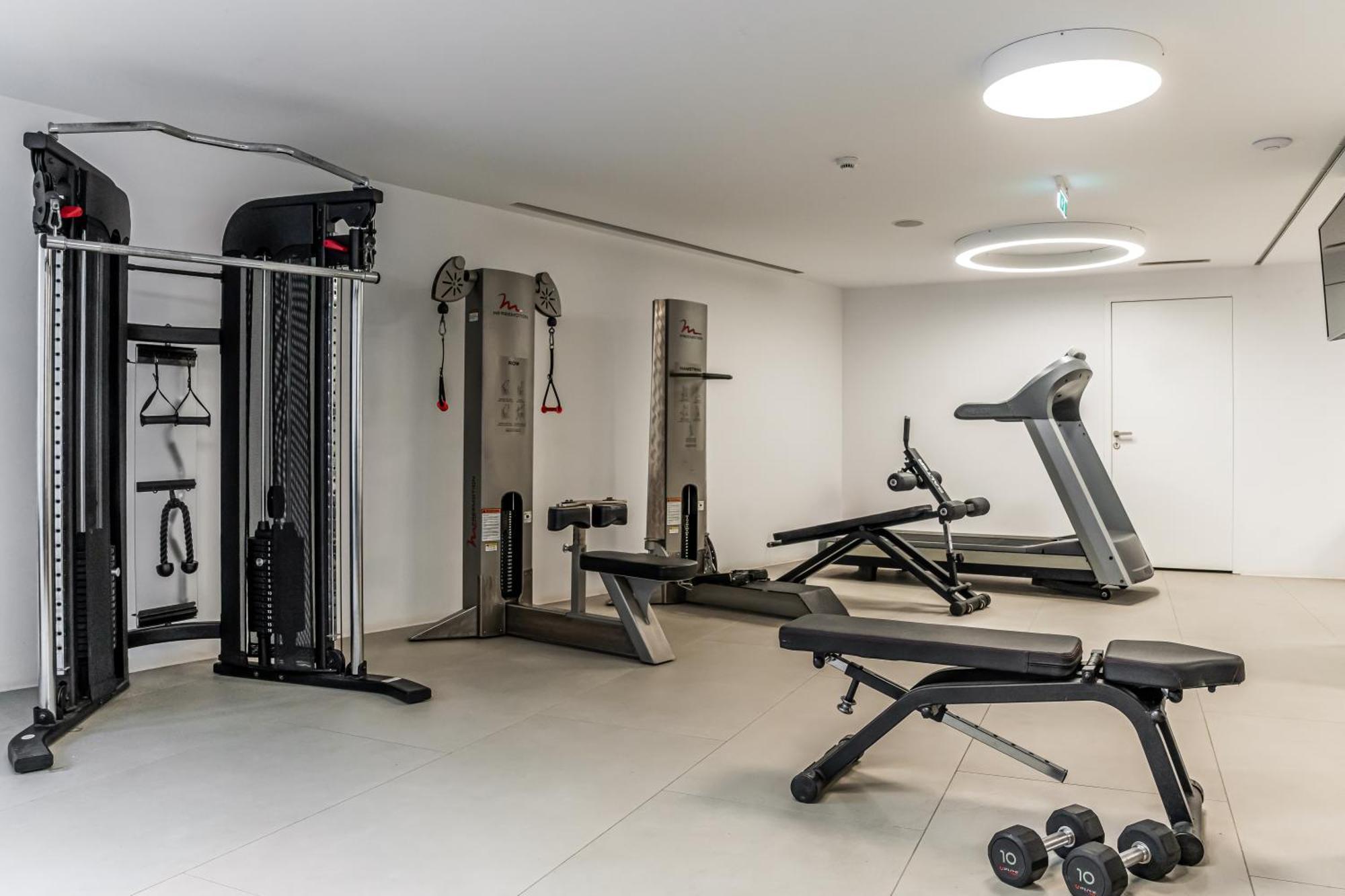 Orama Hotel & Spa Тира Экстерьер фото A gym
