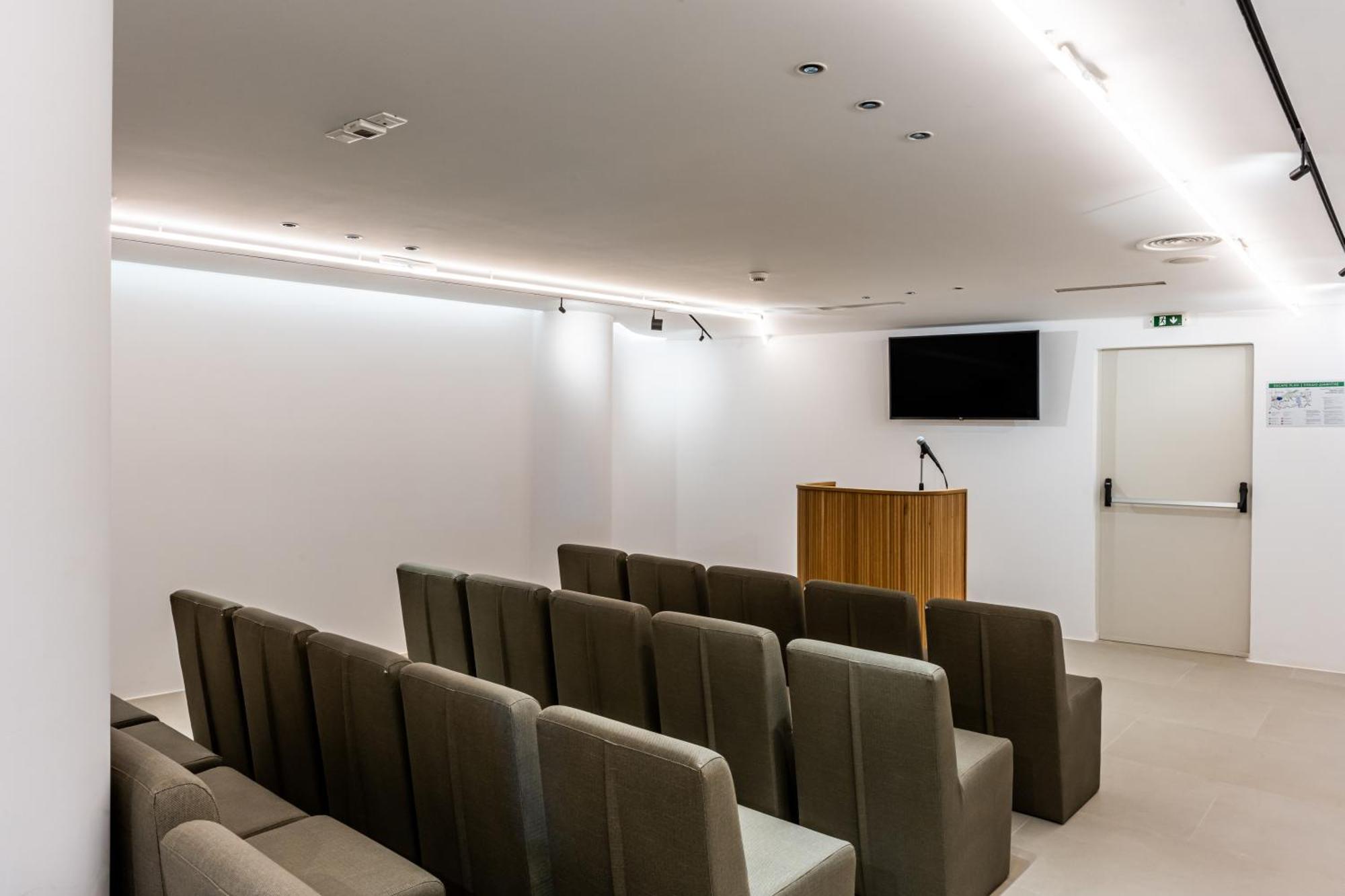 Orama Hotel & Spa Тира Экстерьер фото The lecture room