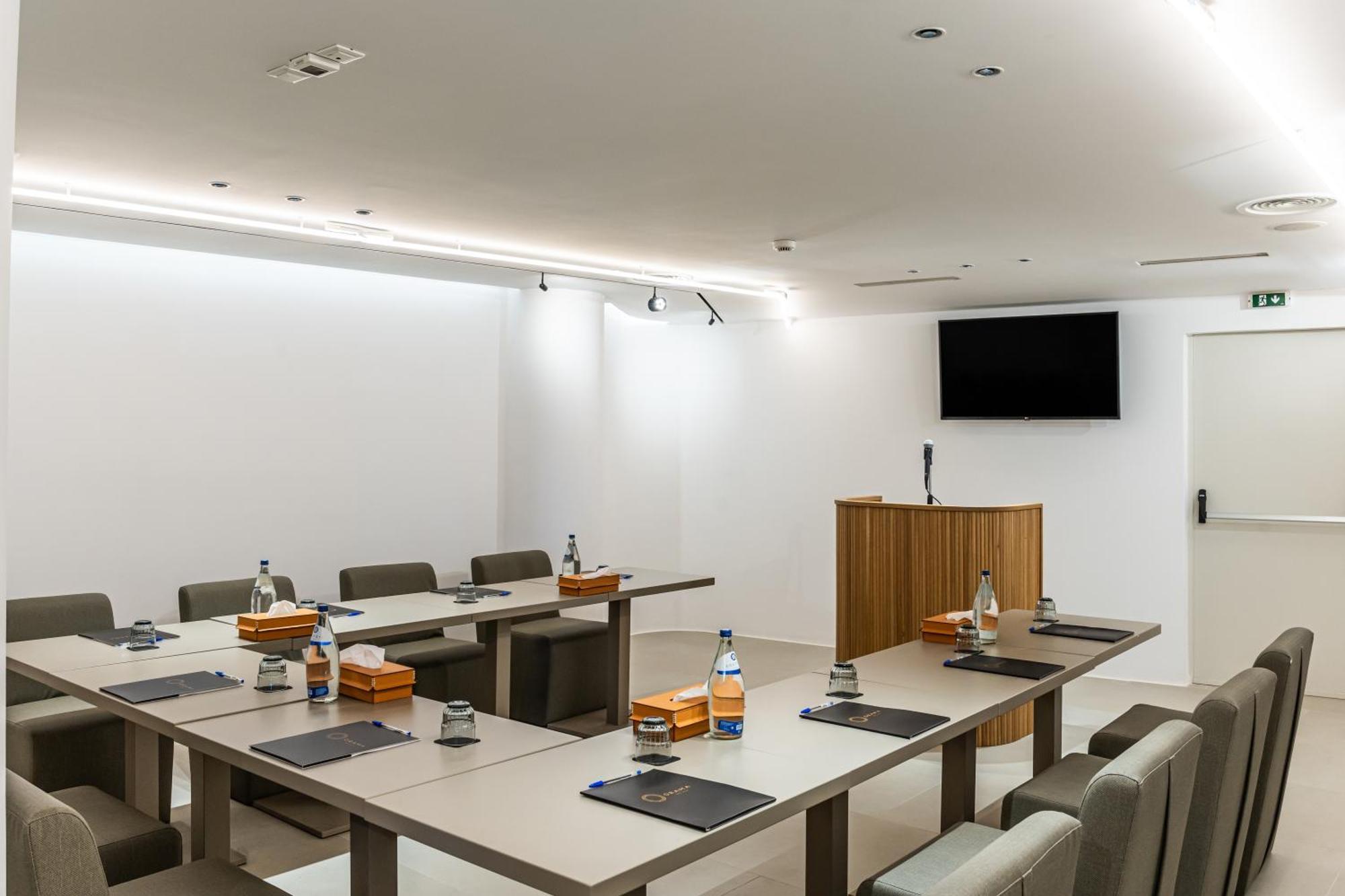 Orama Hotel & Spa Тира Экстерьер фото Meeting room